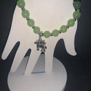 Stunning green beaded bracelet with a beautiful pendant